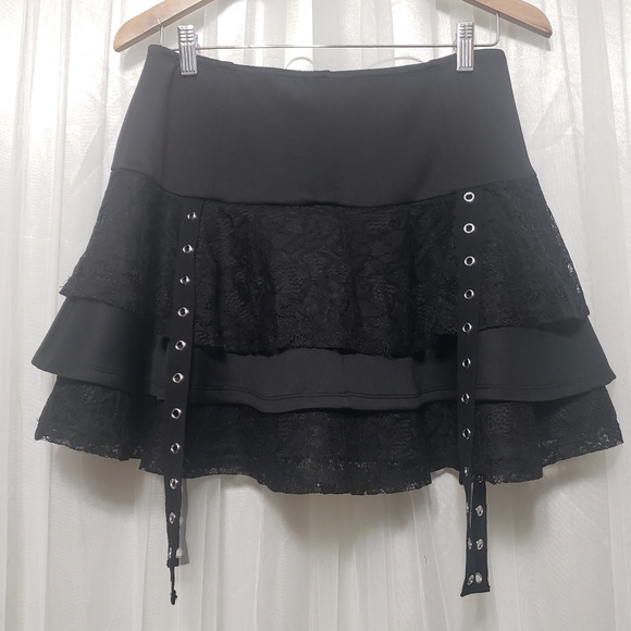 NWT Hot Topic Sz L Black Lace Layered Buckle Mini Skirt - Picture 7 of 12